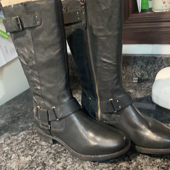 A pair of Calf boots. Ugg’s never worn - Picture 2 of 9